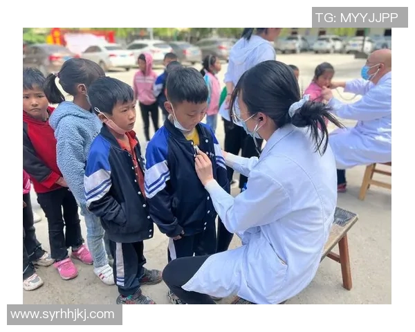 足球明星温暖行动为孩子们送上爱心衣物感动无数人